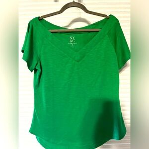 Euc Kelly green flitter sleeve v neck medium